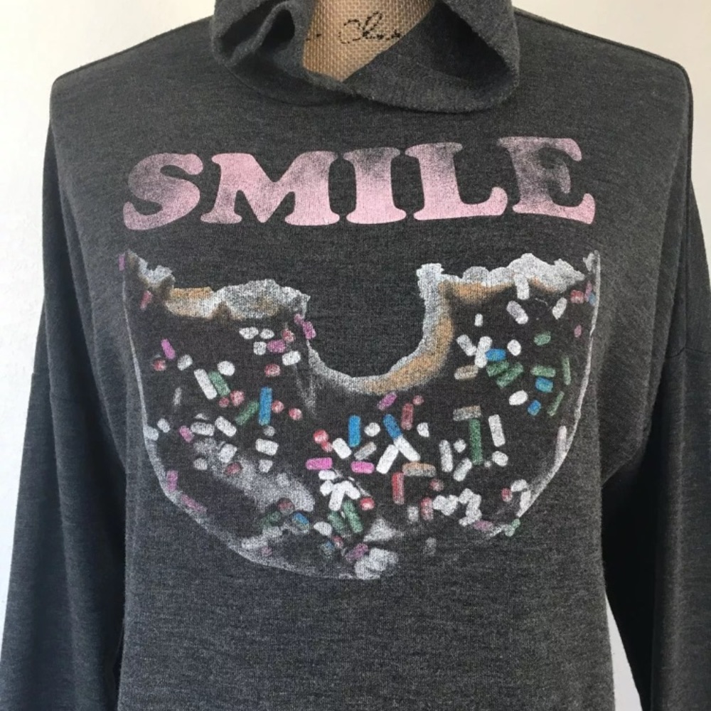 Well Worn XL Smile Hoodie - Picture 2 of 4